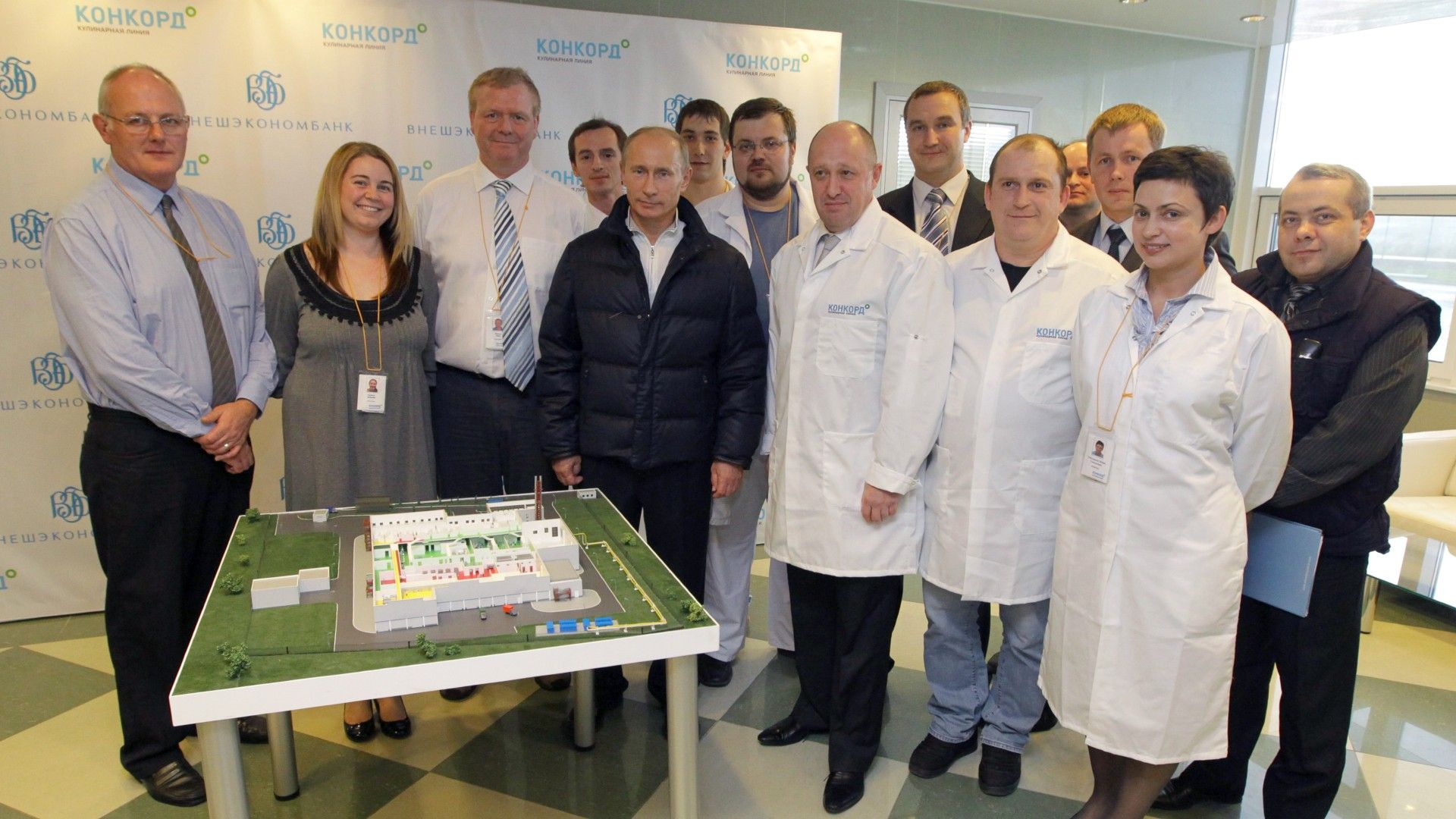 Евгений Пригожин и Владимир Путин на комбинате «Конкорд»